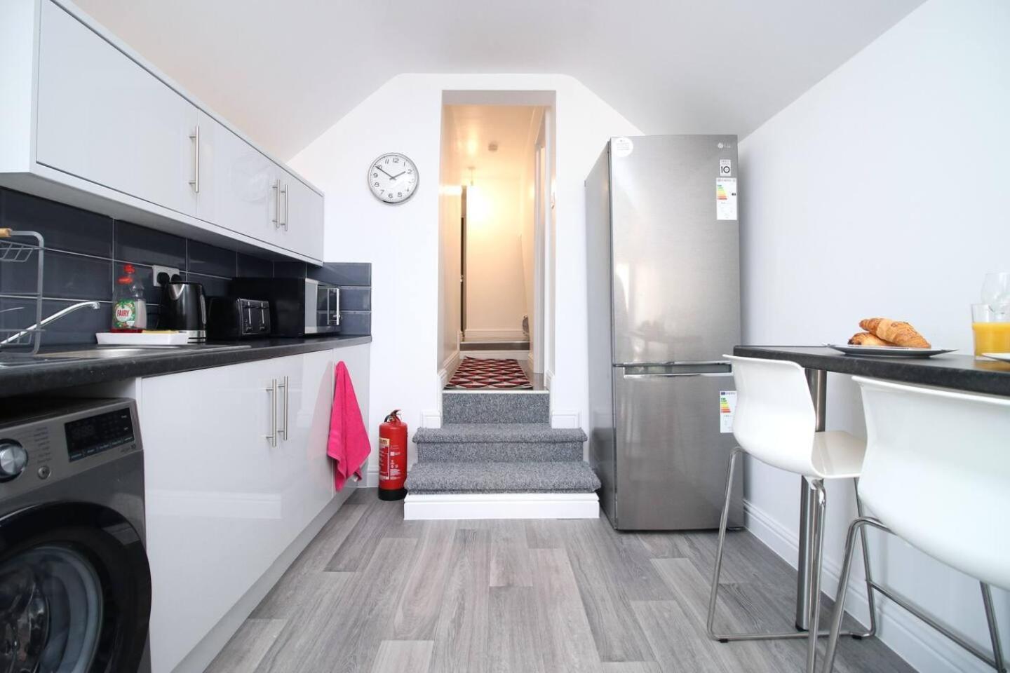 Modern Guesthouse, Fast Wi-Fi, Street Free Parking, Central, Fully Equipped Кардиф Екстериор снимка