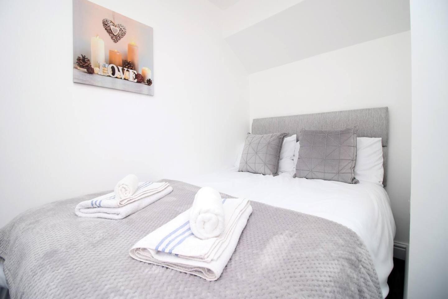 Modern Guesthouse, Fast Wi-Fi, Street Free Parking, Central, Fully Equipped Кардиф Екстериор снимка