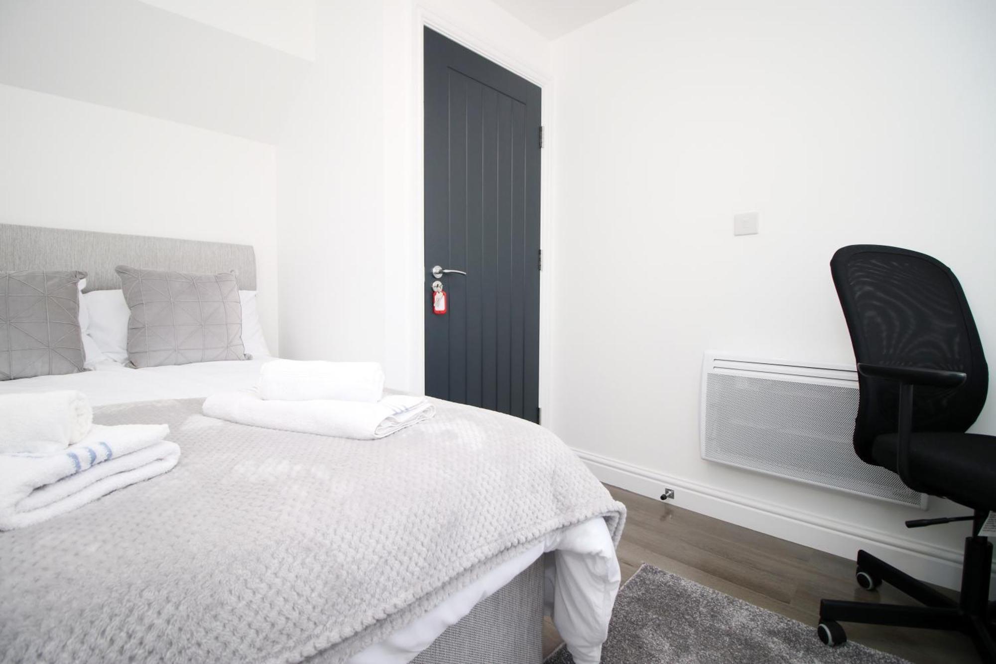 Modern Guesthouse, Fast Wi-Fi, Street Free Parking, Central, Fully Equipped Кардиф Екстериор снимка