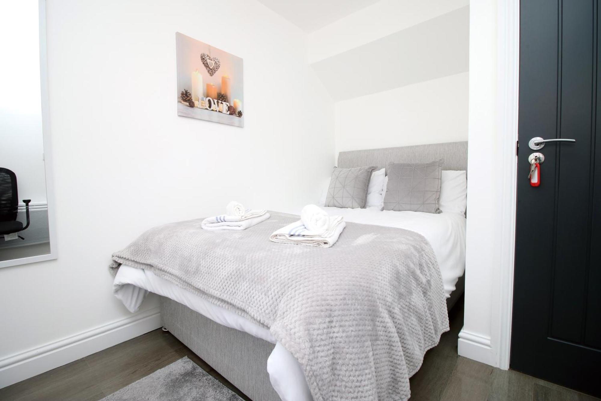 Modern Guesthouse, Fast Wi-Fi, Street Free Parking, Central, Fully Equipped Кардиф Екстериор снимка